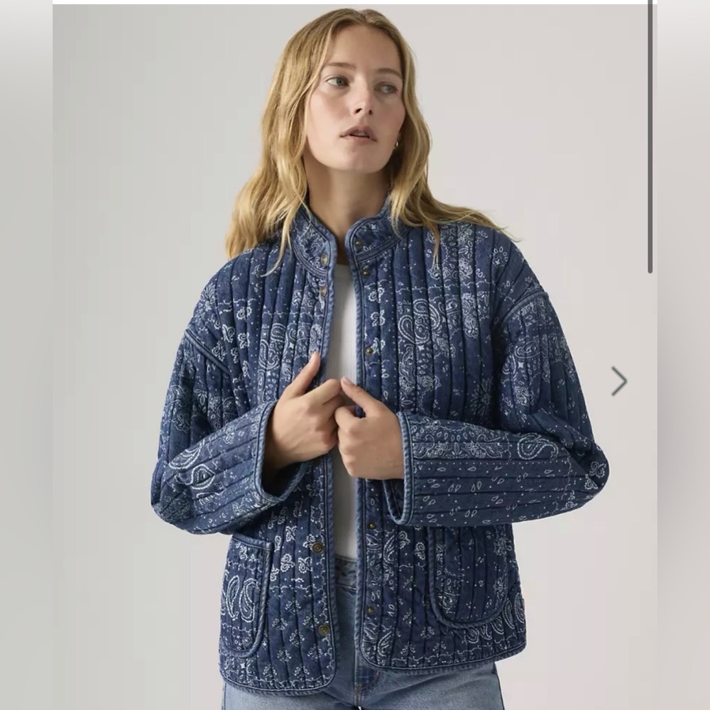 NWT Levi  women’s blue quilted jacket, chic & perfect for spring XS relaxed fit